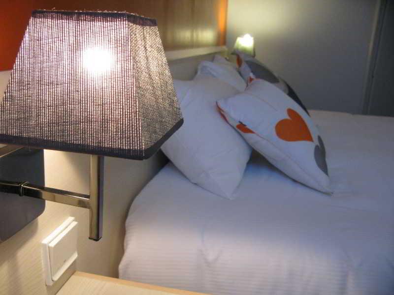 Greet Hotel Massieux Lyon Nord Zewnętrze zdjęcie