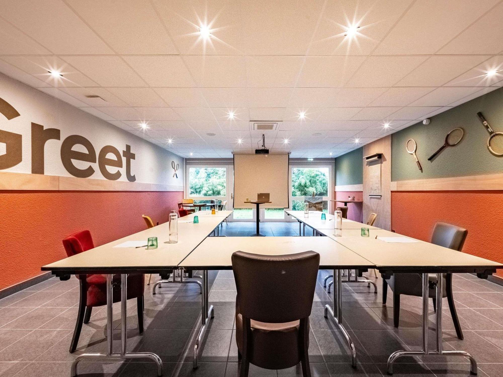 Greet Hotel Massieux Lyon Nord Zewnętrze zdjęcie