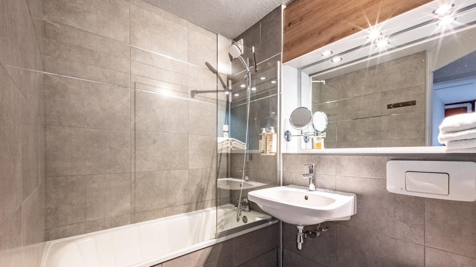 Greet Hotel Massieux Lyon Nord Zewnętrze zdjęcie