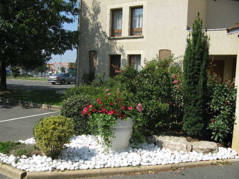 Greet Hotel Massieux Lyon Nord Zewnętrze zdjęcie